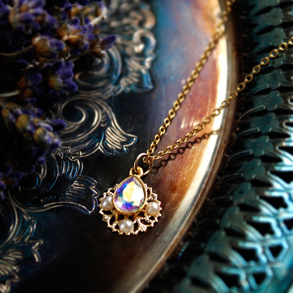 雫のネックレス(全10色)スワロフスキー・クリスタル ⭐︎在庫限り