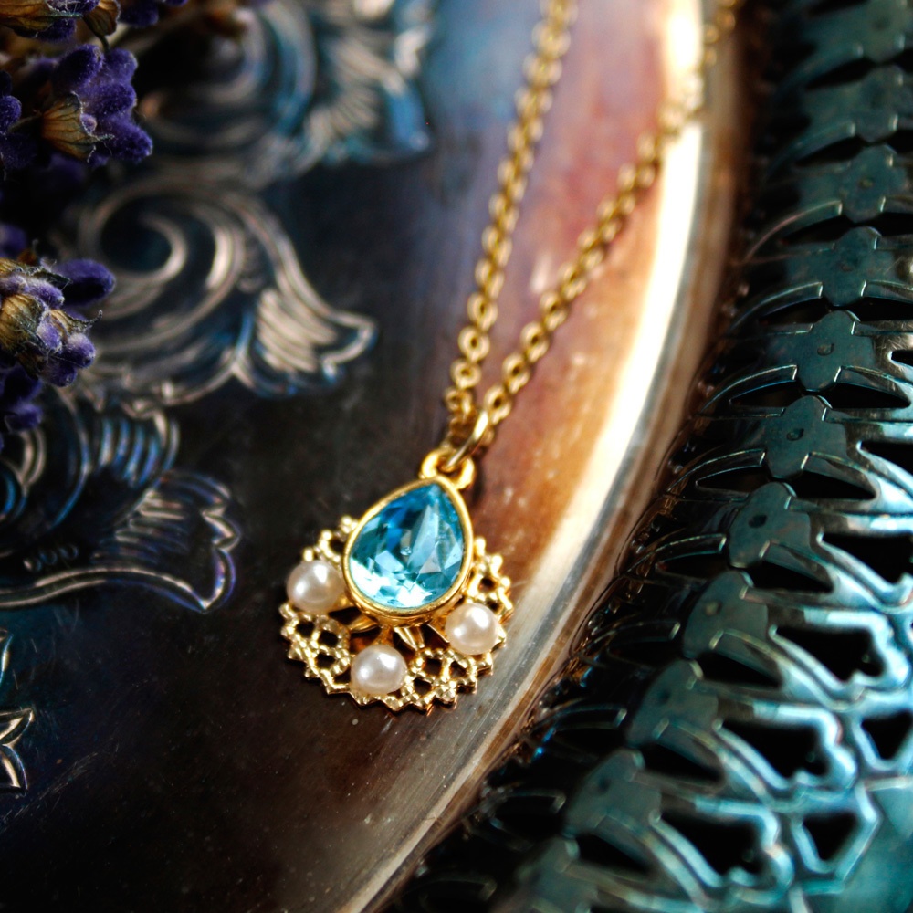 雫のネックレス(全10色)スワロフスキー・クリスタル ⭐︎在庫限り