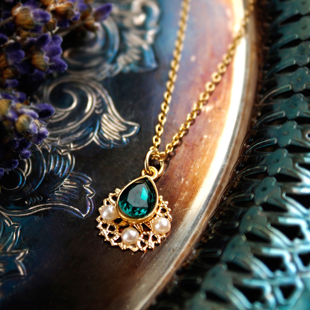 雫のネックレス(全10色)スワロフスキー・クリスタル ⭐︎在庫限り