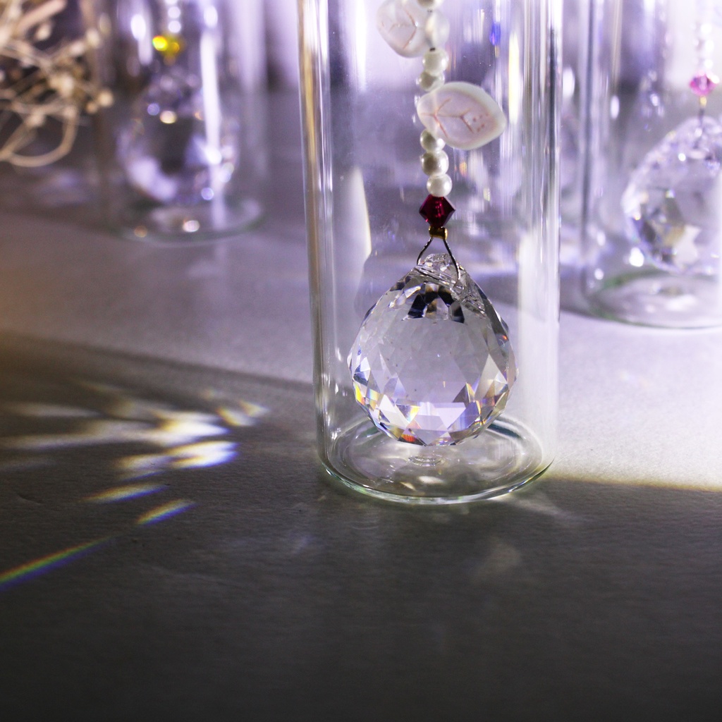 置くだけお手入れ簡単♪誕生石で選べる天然石とコスモスの小瓶サンキャッチャー(全12色)