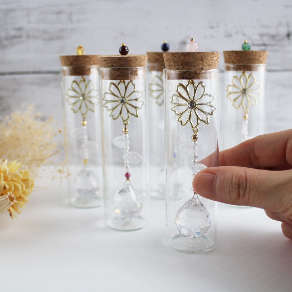 置くだけお手入れ簡単♪誕生石で選べる天然石とコスモスの小瓶サンキャッチャー(全12色)