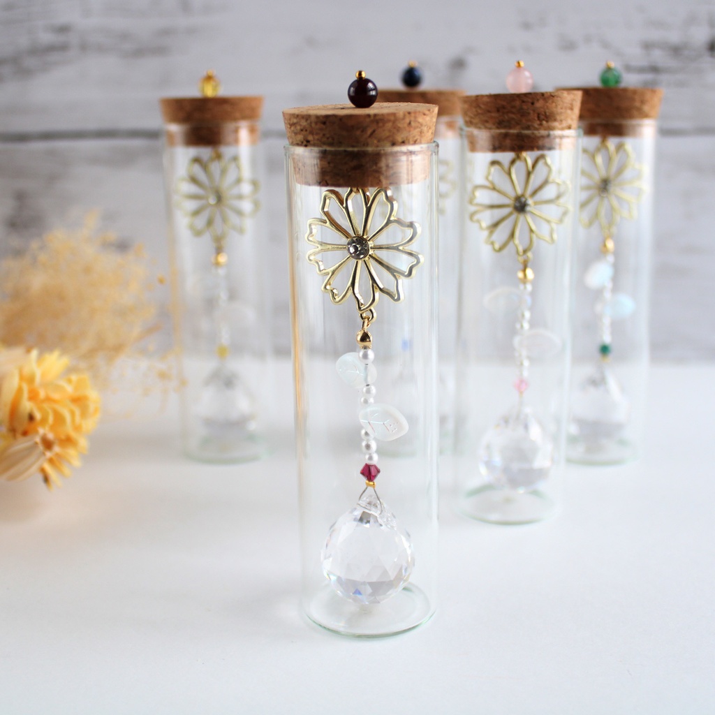 置くだけお手入れ簡単♪誕生石で選べる天然石とコスモスの小瓶サンキャッチャー(全12色)