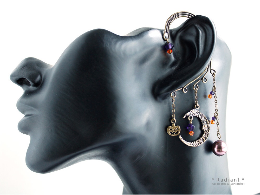 三日月とオバケかぼちゃのイヤーフック☆スワロフスキー・クリスタル使用