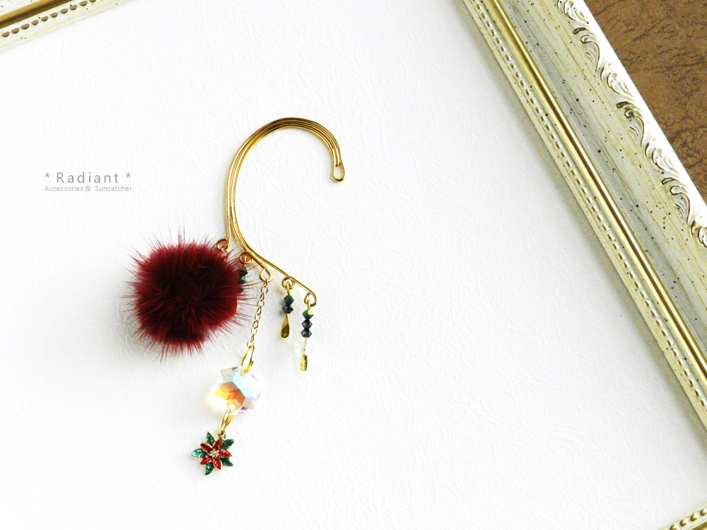 ポインセチアとファーのイヤーフック Swarovski Crystal Radiant