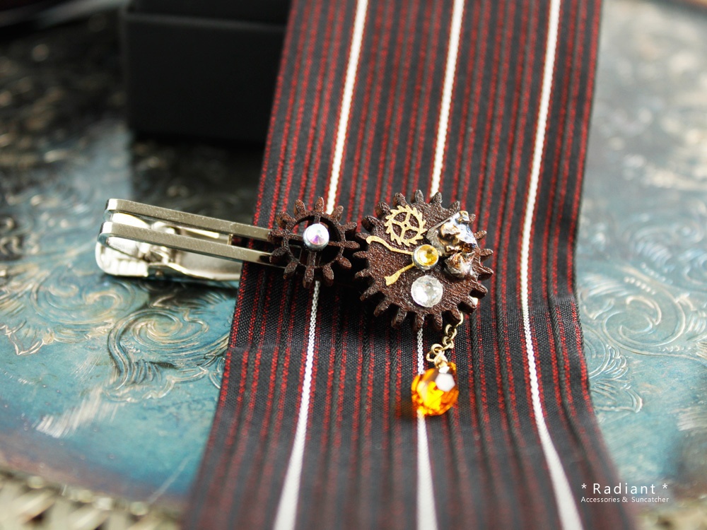 廻る歯車~スチームパンク~輪転のタイピン(全5色)Swarovski crystal使用 Radiantスチームパンク