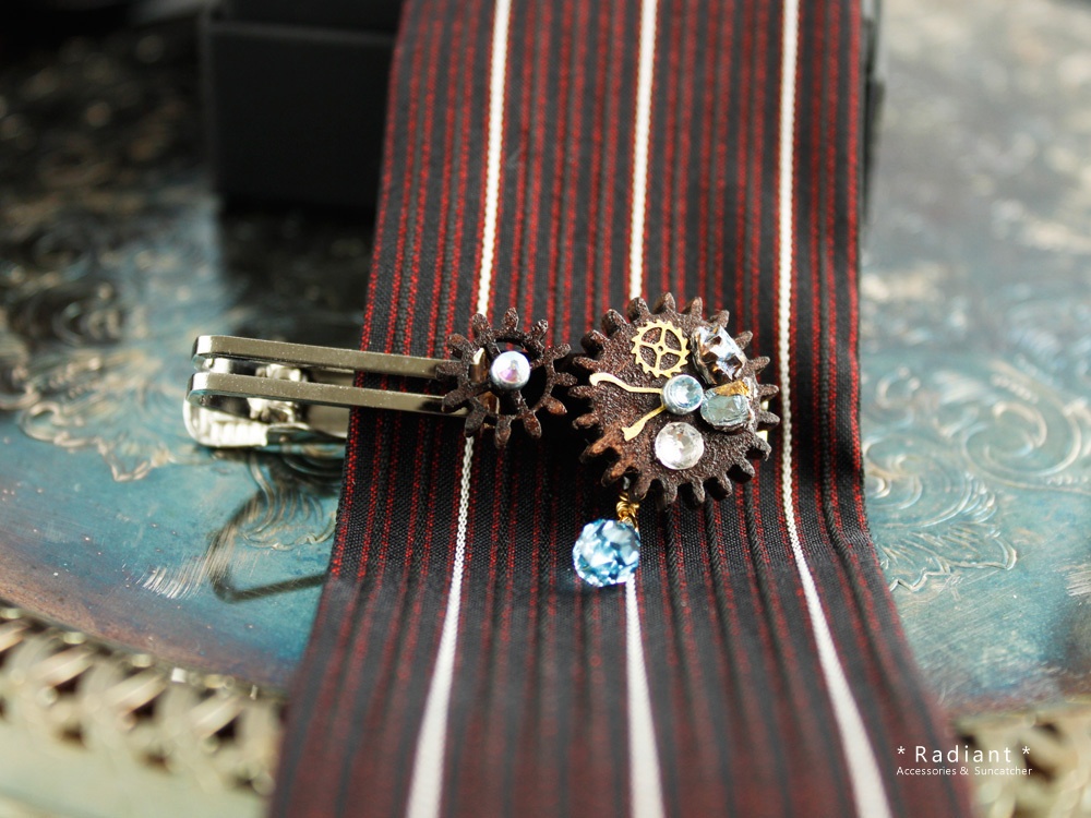 廻る歯車~スチームパンク~輪転のタイピン(全5色)Swarovski crystal使用 Radiantスチームパンク