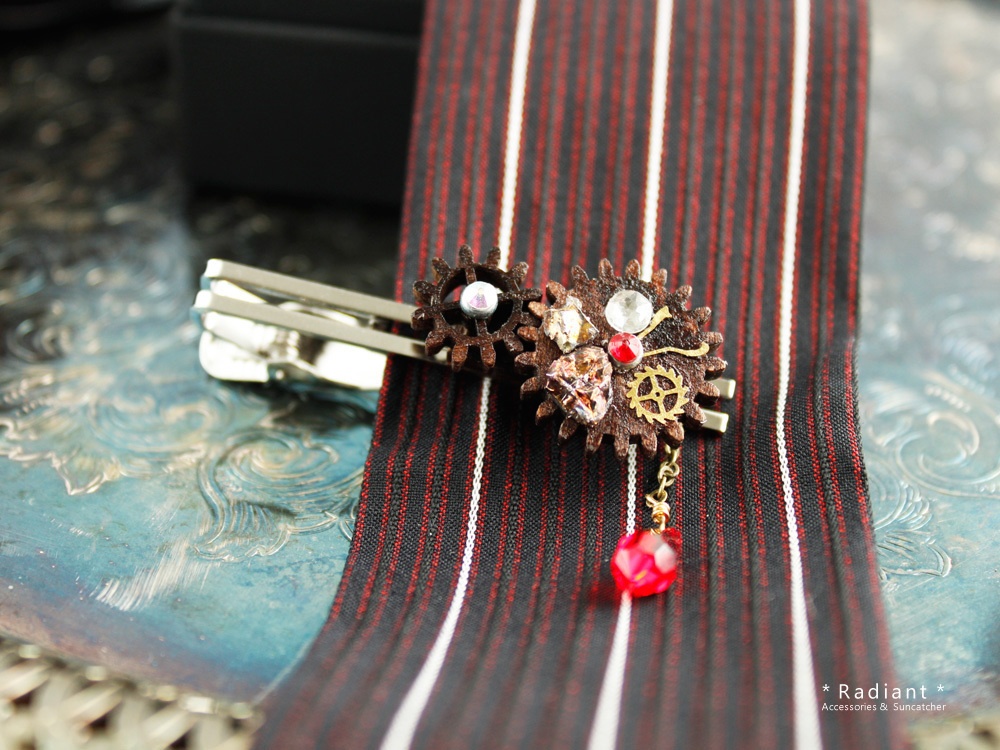 廻る歯車~スチームパンク~輪転のタイピン(全5色)Swarovski crystal使用 Radiantスチームパンク