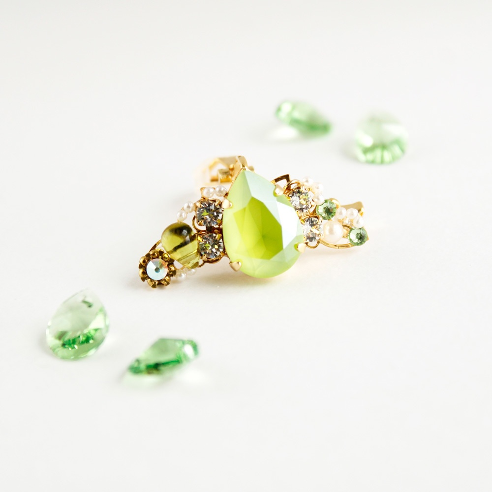 果実のイヤーカフ(全5色)☆Swarovski crystal使用