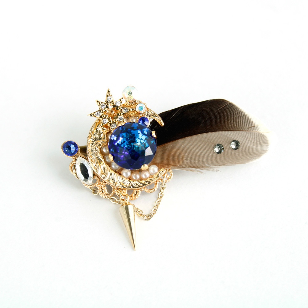 輝瑠璃の紋章ブローチ(全2色)Swarovski Crystal使用【数量限定】