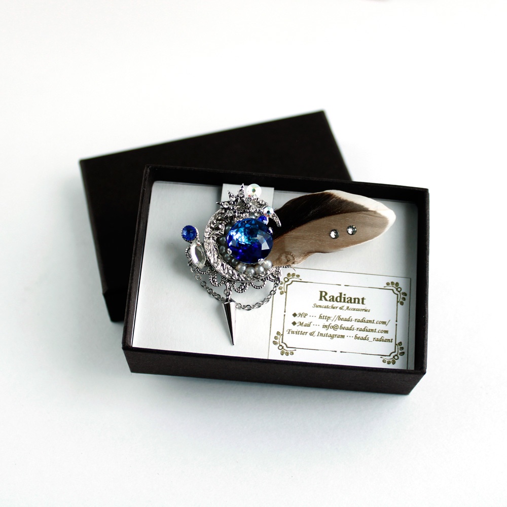 輝瑠璃の紋章ブローチ(全2色)Swarovski Crystal使用【数量限定】