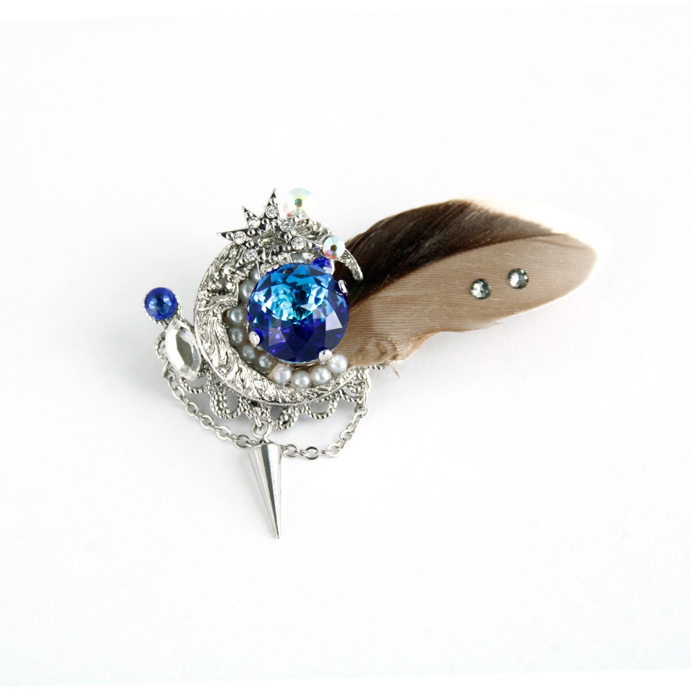 輝瑠璃の紋章ブローチ(全2色)Swarovski Crystal使用【数量限定】