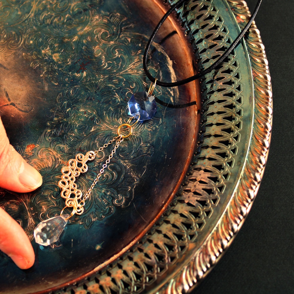 車用にもペンダントにも ~弧線のサンキャッチャー~ Swarovski crystal使用【全6色】