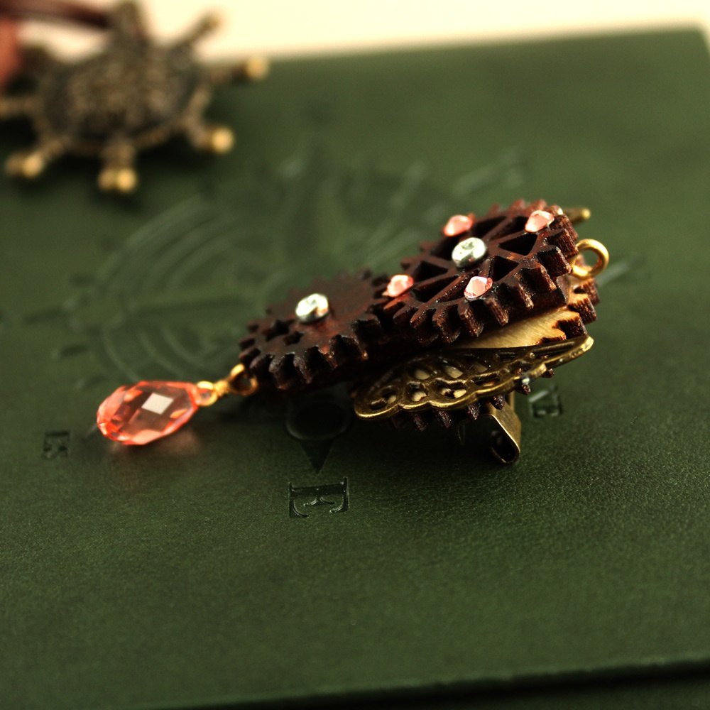 廻る歯車★眩星の紋章ブローチ(全5種)Swarovski crystal使用 Radiantスチームパンク