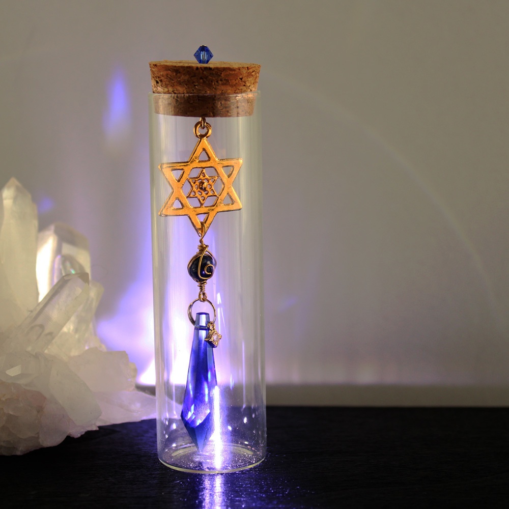 【web限定】置くだけでキラキラ♪六芒星の小瓶サンキャッチャー(全4色)<Swarovski Crystal使用>