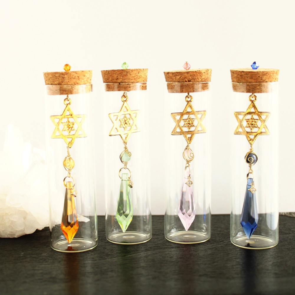 【web限定】置くだけでキラキラ♪六芒星の小瓶サンキャッチャー(全4色)<Swarovski Crystal使用>