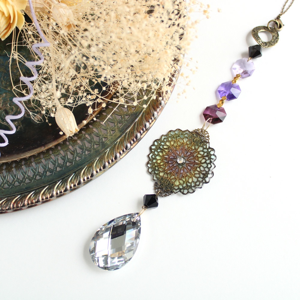 ステンドグラス風ゴシックカラーのサンキャッチャー【一点もの】