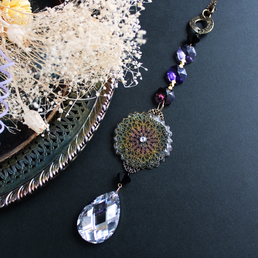 ステンドグラス風ゴシックカラーのサンキャッチャー【一点もの】