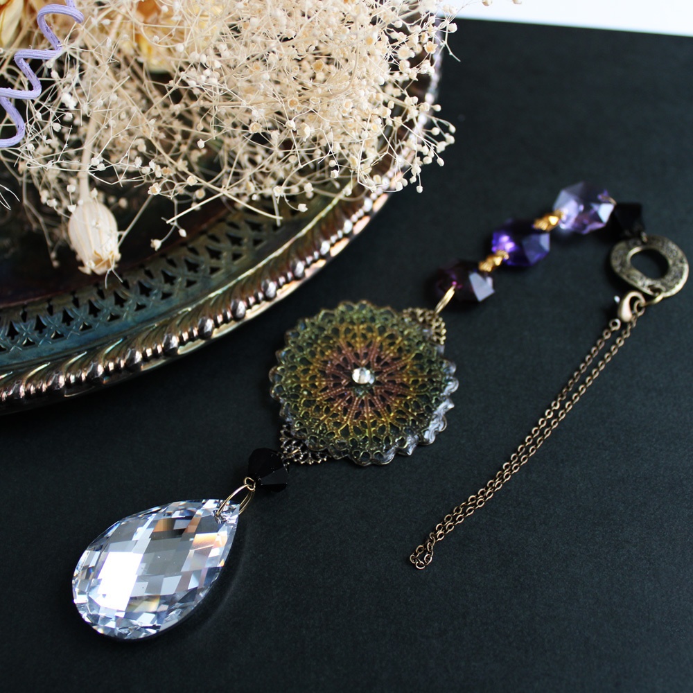 ステンドグラス風ゴシックカラーのサンキャッチャー【一点もの】