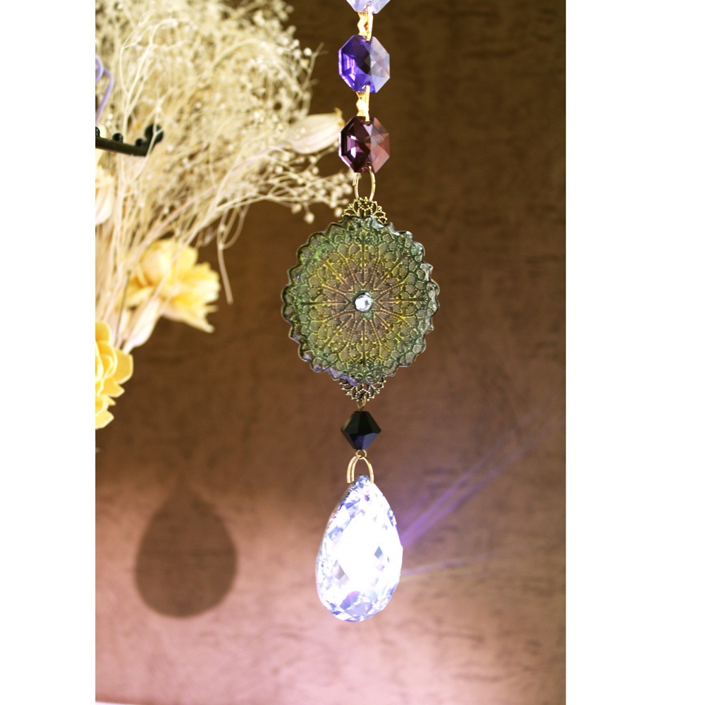 ステンドグラス風ゴシックカラーのサンキャッチャー【一点もの】