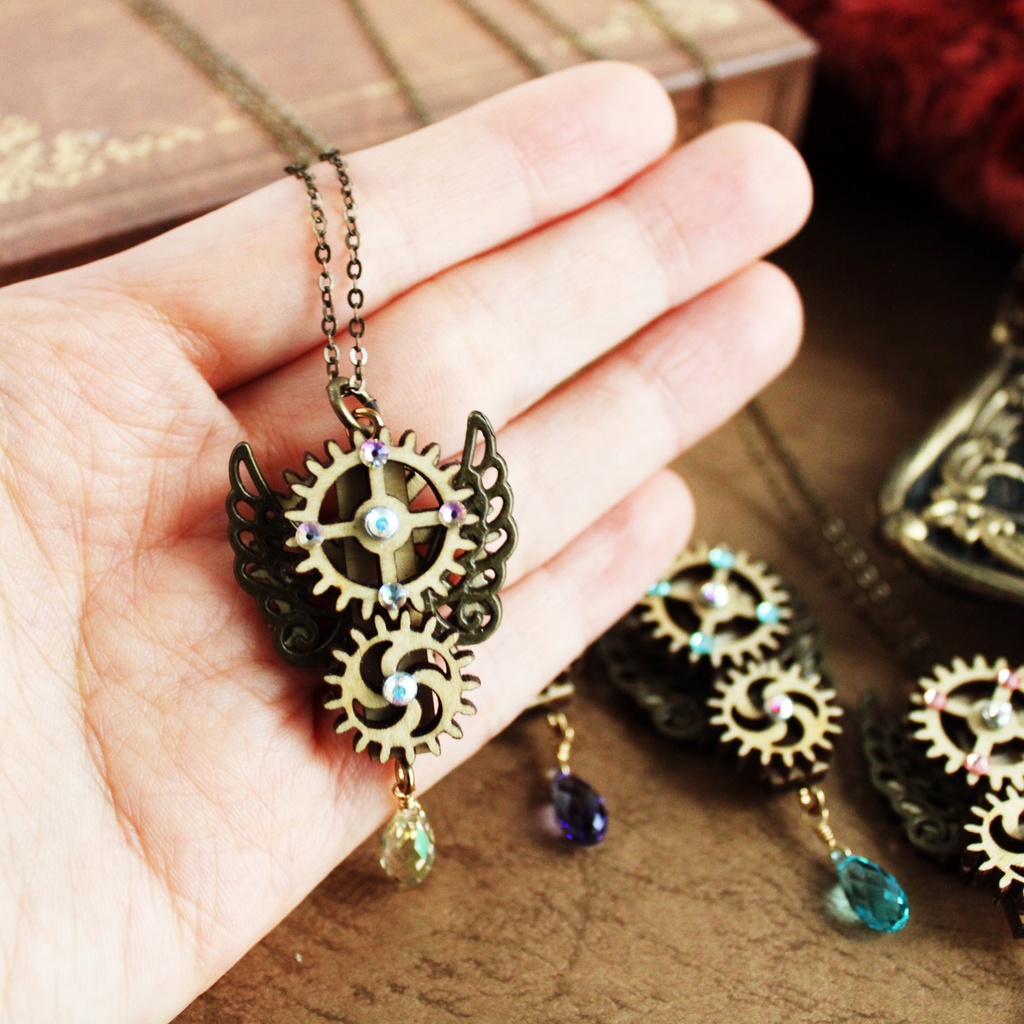廻る歯車★眩耀の紋章ネックレス(全4色)スワロフスキー・クリスタル使用