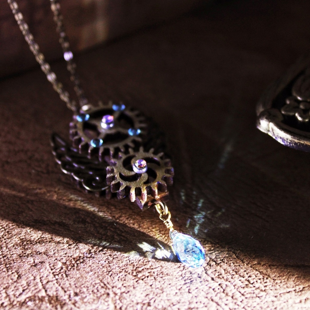 廻る歯車★眩耀の紋章ネックレス(全4色)スワロフスキー・クリスタル使用