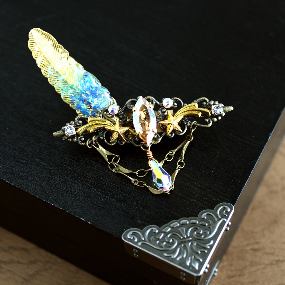 【1点もの】光翼のブローチ ☆全2色(Swarovski Crystal使用)