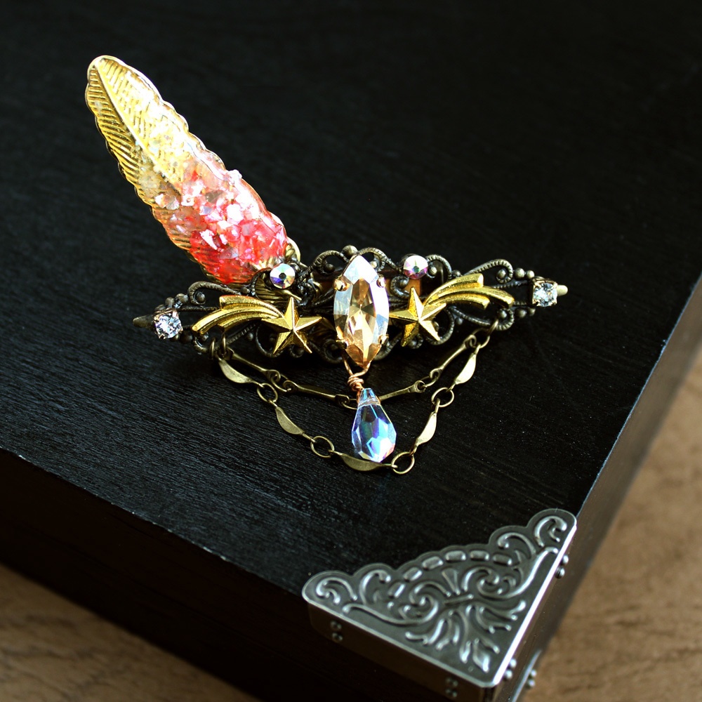 【1点もの】光翼のブローチ ☆全2色(Swarovski Crystal使用)