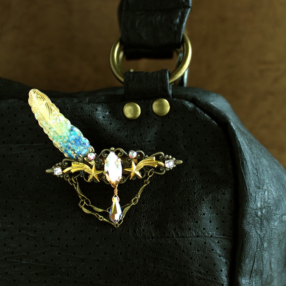 【1点もの】光翼のブローチ ☆全2色(Swarovski Crystal使用)