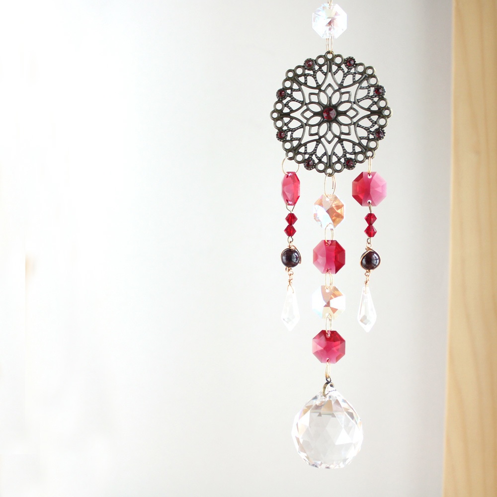 ~ ガーネット ~ 情熱のサンキャッチャー ☆ Swarovski Crystal使用