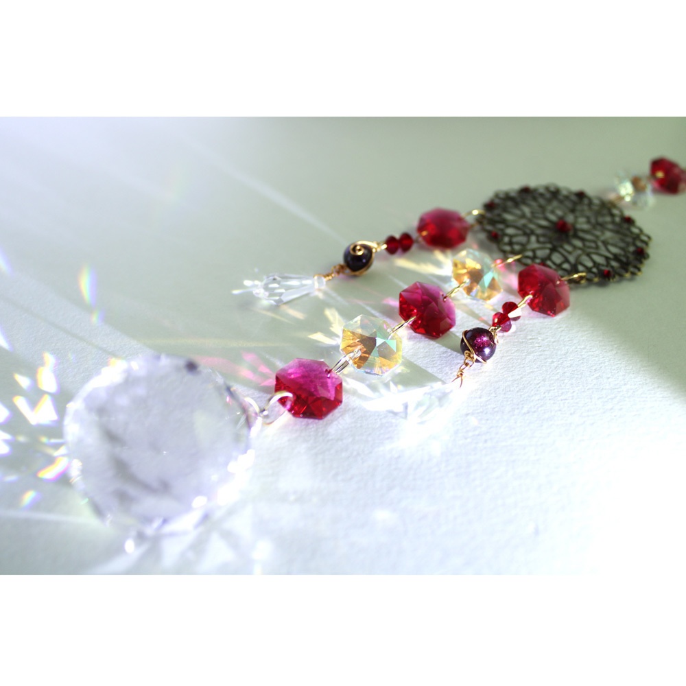 ~ ガーネット ~ 情熱のサンキャッチャー ☆ Swarovski Crystal使用