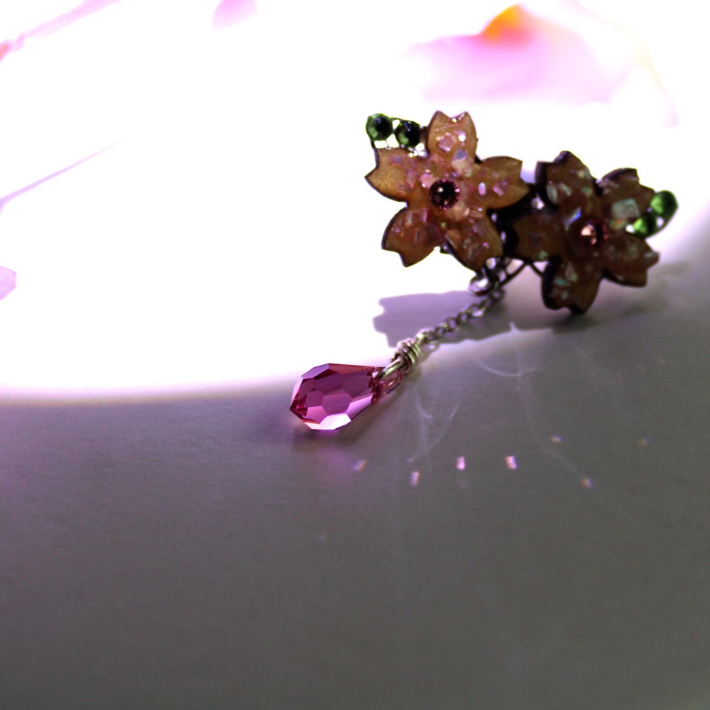 桜とスワロフスキー・クリスタルのイヤーカフ(受注制作)