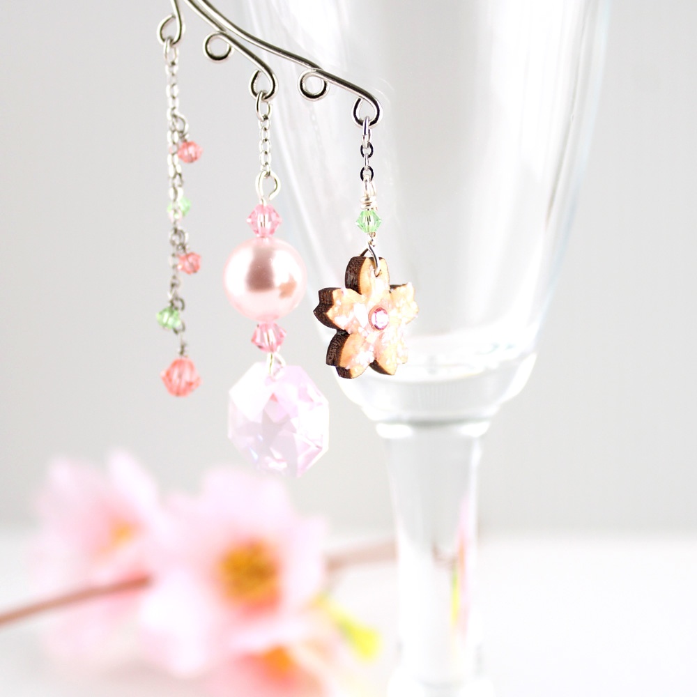 桜とスワロフスキー・クリスタルのイヤーフック(受注制作)