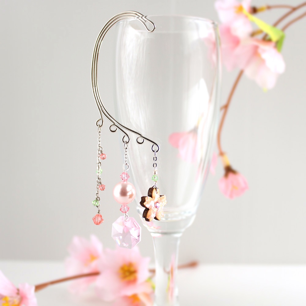桜とスワロフスキー・クリスタルのイヤーフック(受注制作)