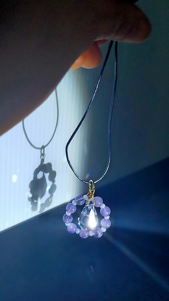 誕生石で選べる☆スワロフスキー・クリスタルの眼鏡掛けペンダント(受注制作)