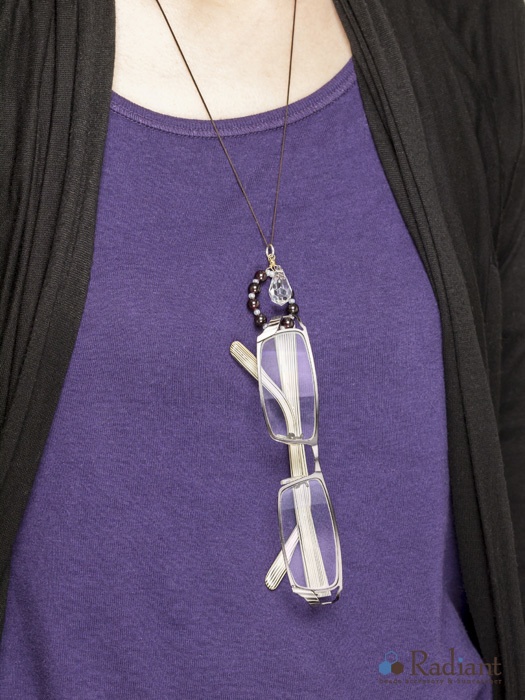 誕生石で選べる☆スワロフスキー・クリスタルの眼鏡掛けペンダント(受注制作)