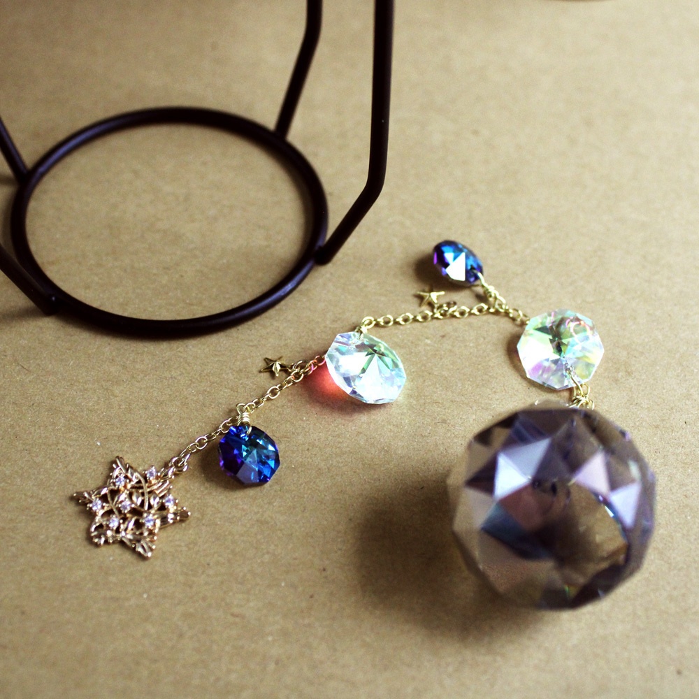 スタンド付置き型サンキャッチャー蒼紫の魔法石(金・黒)【高級クリスタル使用】