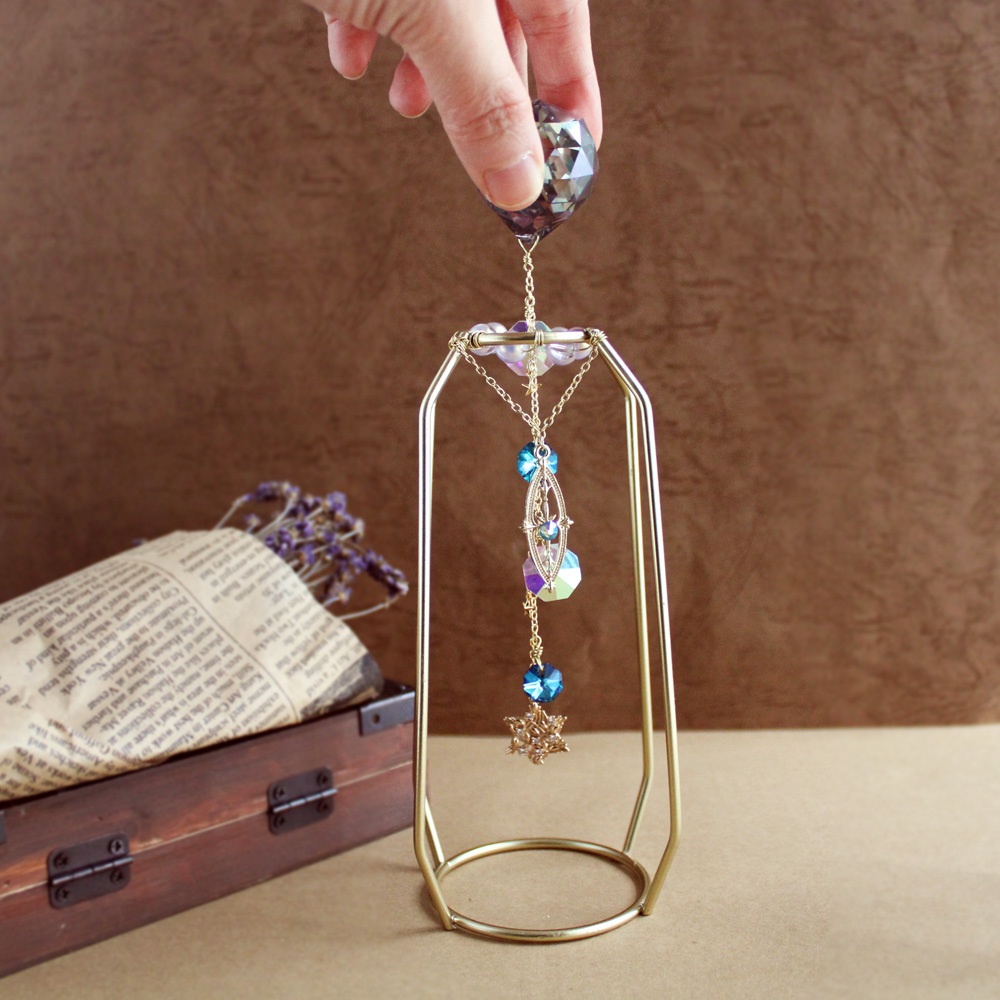 スタンド付置き型サンキャッチャー蒼紫の魔法石(金・黒)【高級クリスタル使用】