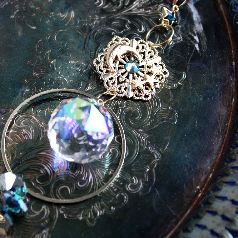 オーロラとバミューダブルー輝く☆碧瑠璃のサンキャッチャー(高級クリスタル使用)