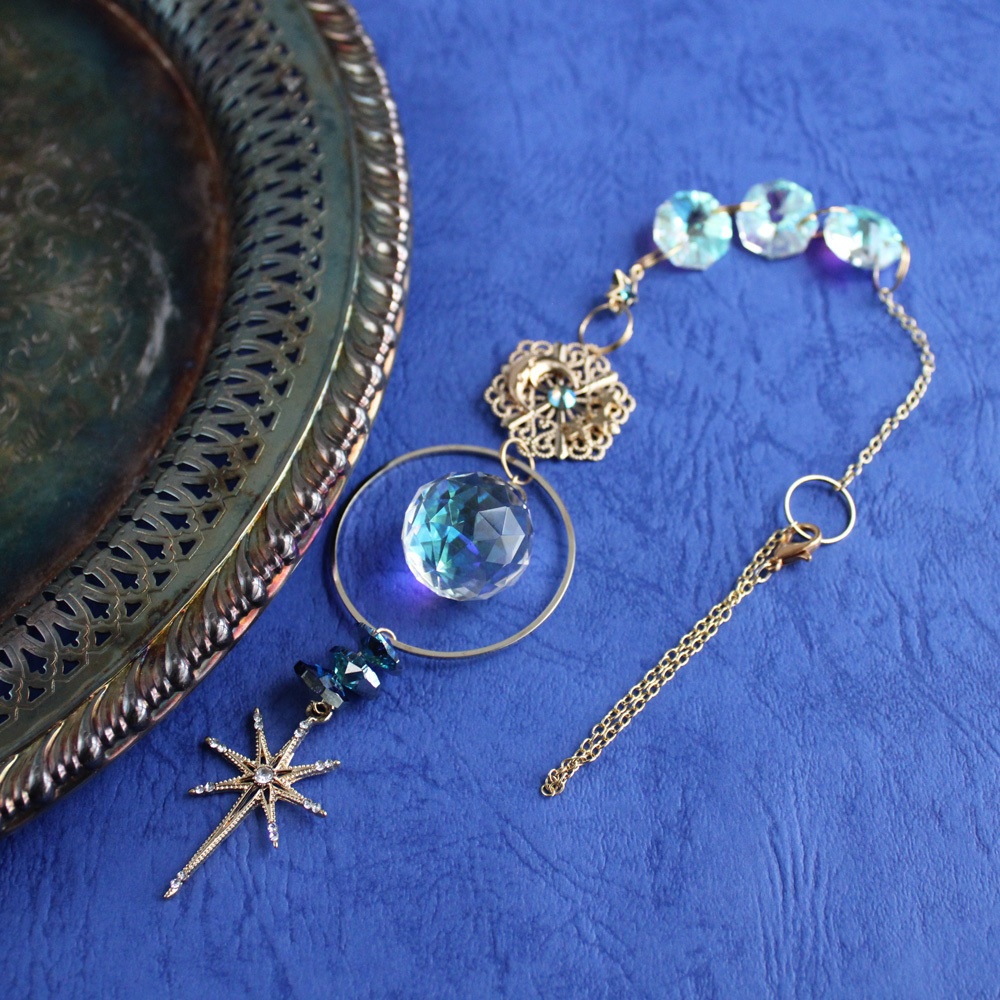 オーロラとバミューダブルー輝く☆碧瑠璃のサンキャッチャー(高級クリスタル使用)