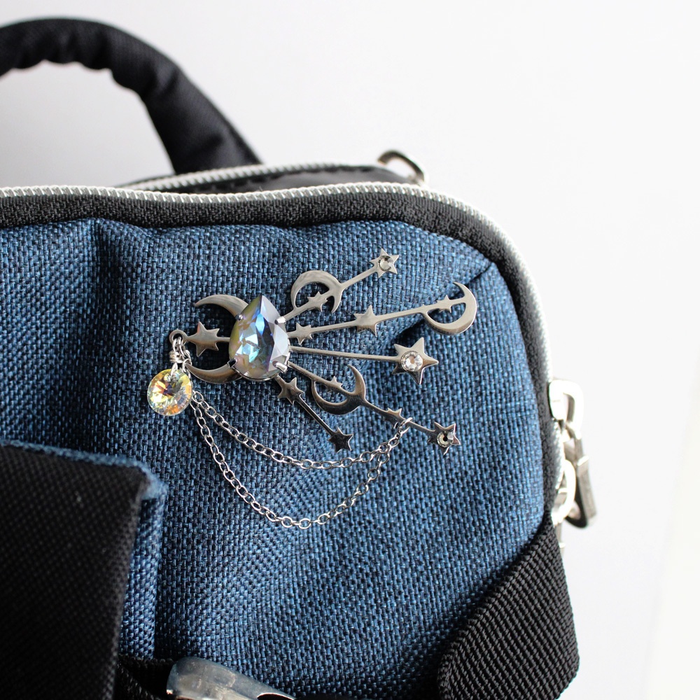 錆びない☆銀流星のブローチ (全5色)【高級クリスタル使用】 帽子や胸元のアクセントに☆