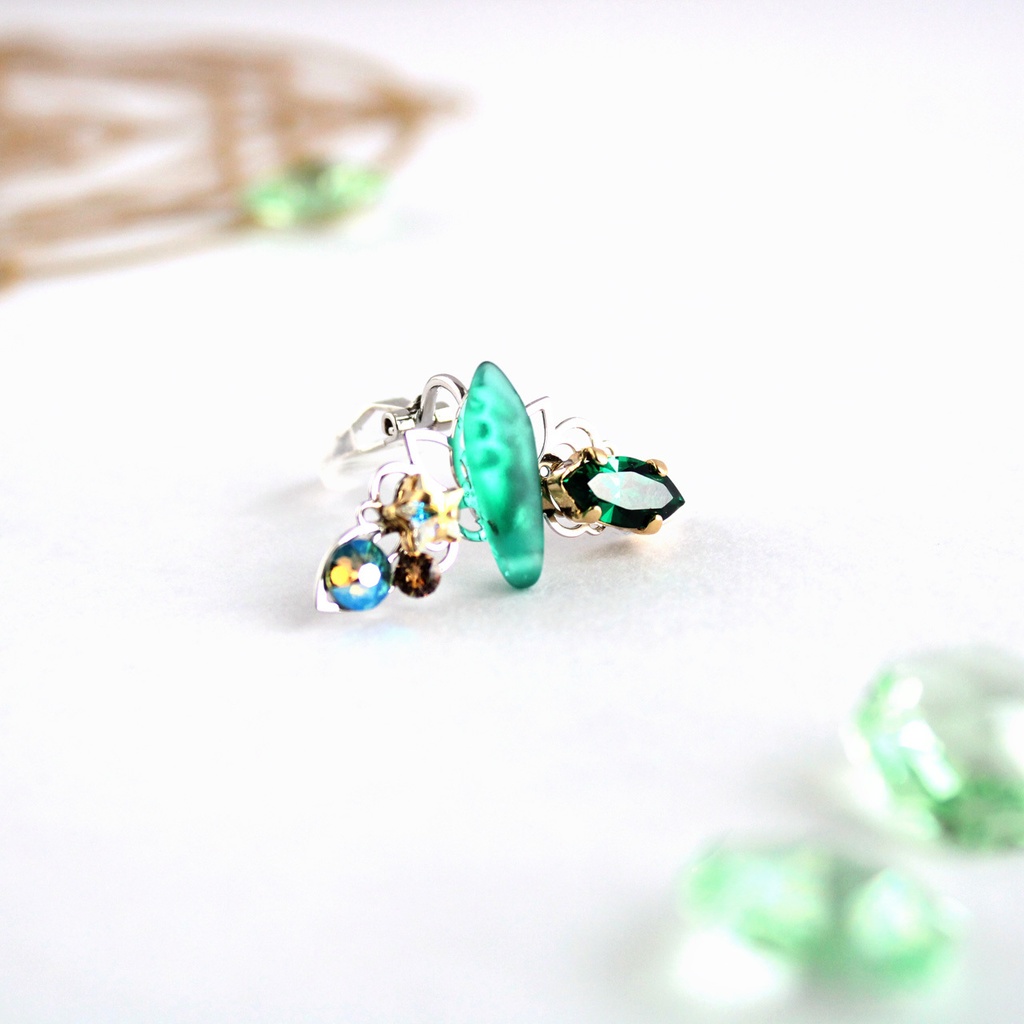 星夜のイヤーカフ (シルバーカラー全7色)ニッケルフリー☆高品質クリスタル使用