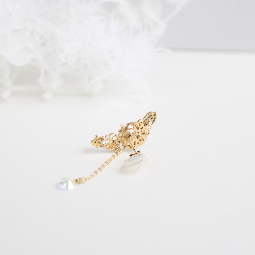 痛くない&アレルギー対応★夢見る三日月イヤーカフ (青 or オーロラ)☆高品質クリスタル使用