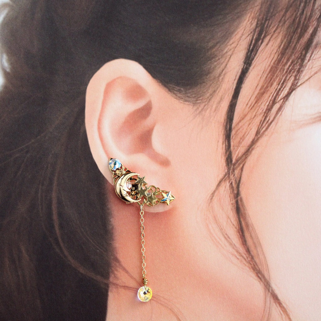 痛くない&アレルギー対応★夢見る三日月イヤーカフ (青 or オーロラ)☆高品質クリスタル使用