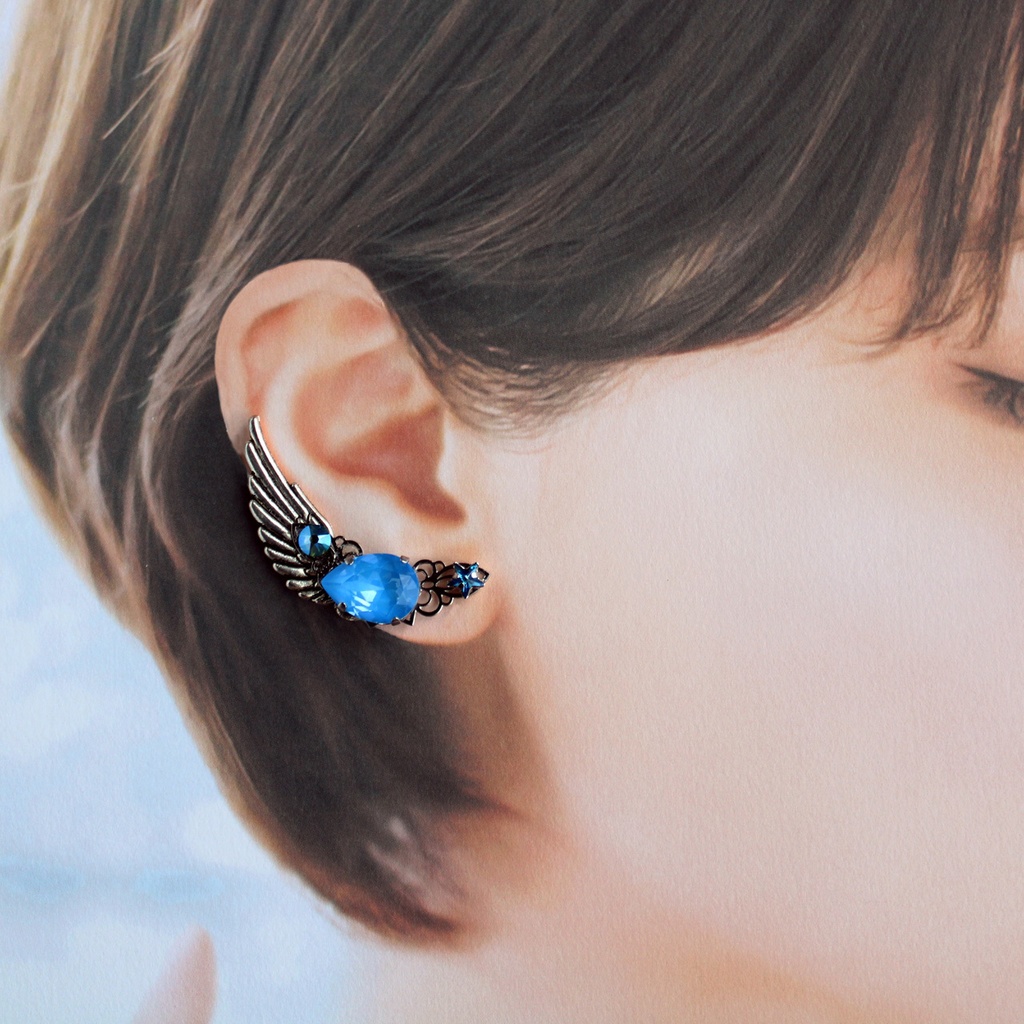 暗闇で光る♪星翼のイヤーカフ (全2色)シルバー ✴︎高品質クリスタル✴︎アレルギー対応&痛くないクリップ