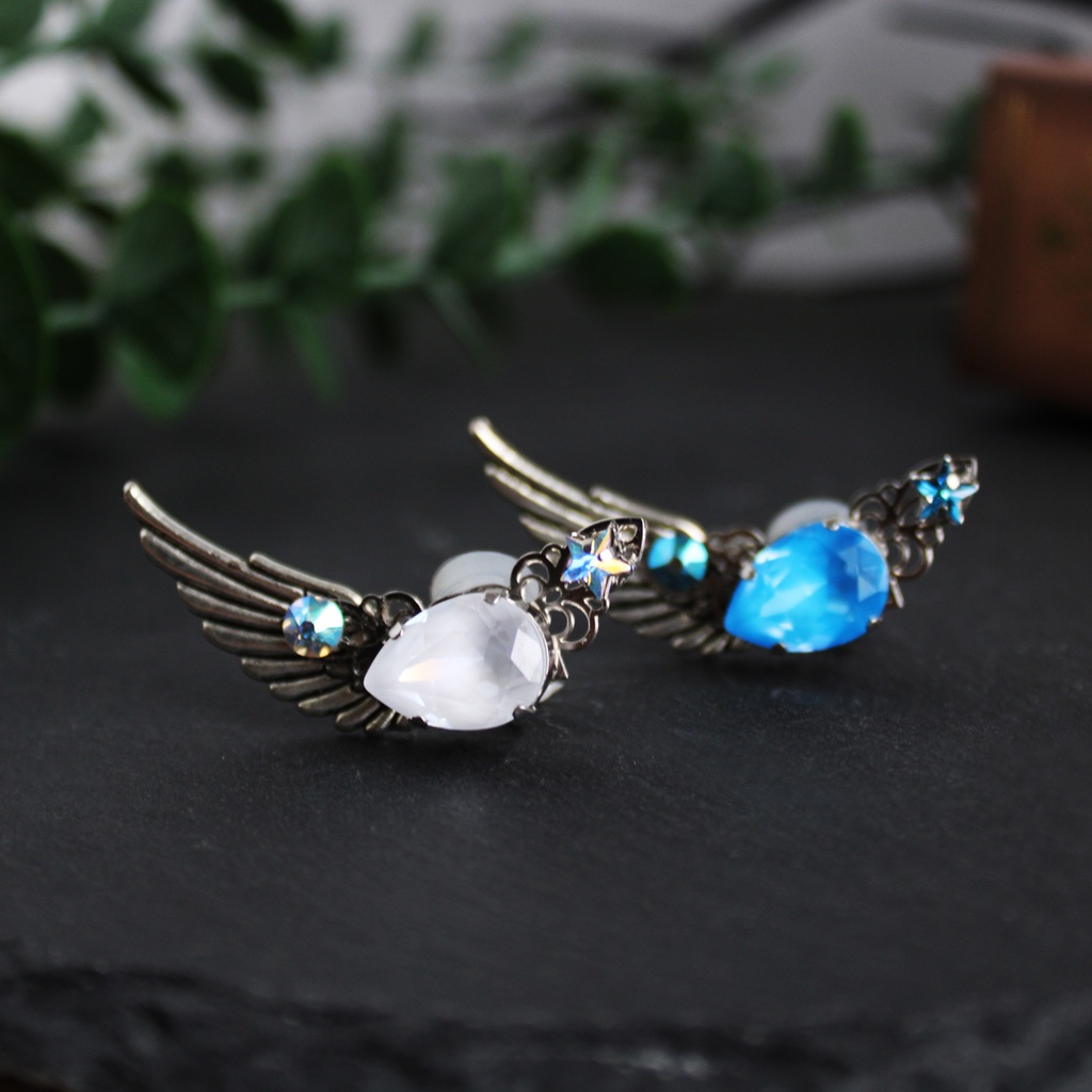暗闇で光る♪星翼のイヤーカフ (全2色)シルバー ✴︎高品質クリスタル✴︎アレルギー対応&痛くないクリップ