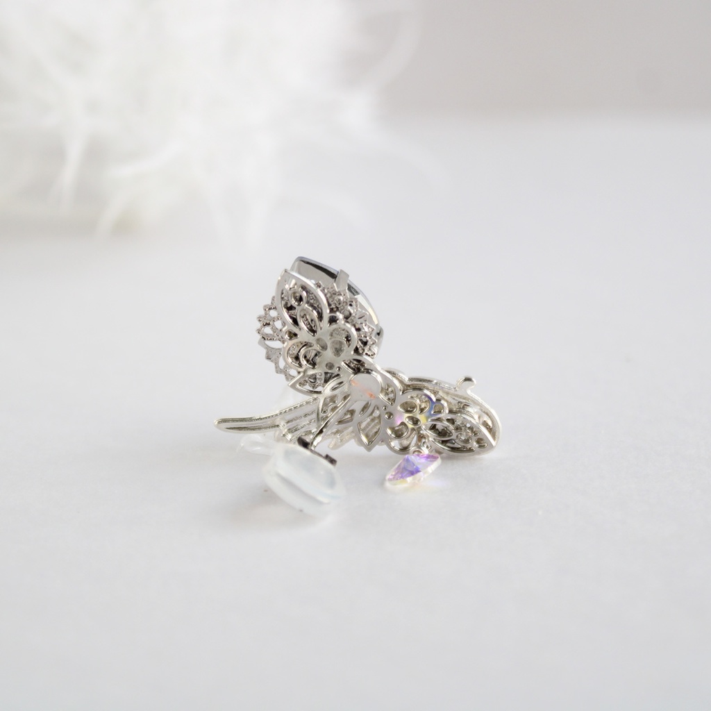 凛と幻想的に輝く☆ウィンターブロッサム~冬夜華のイヤーカフ ✴︎アレルギー対応&痛くないクリップ