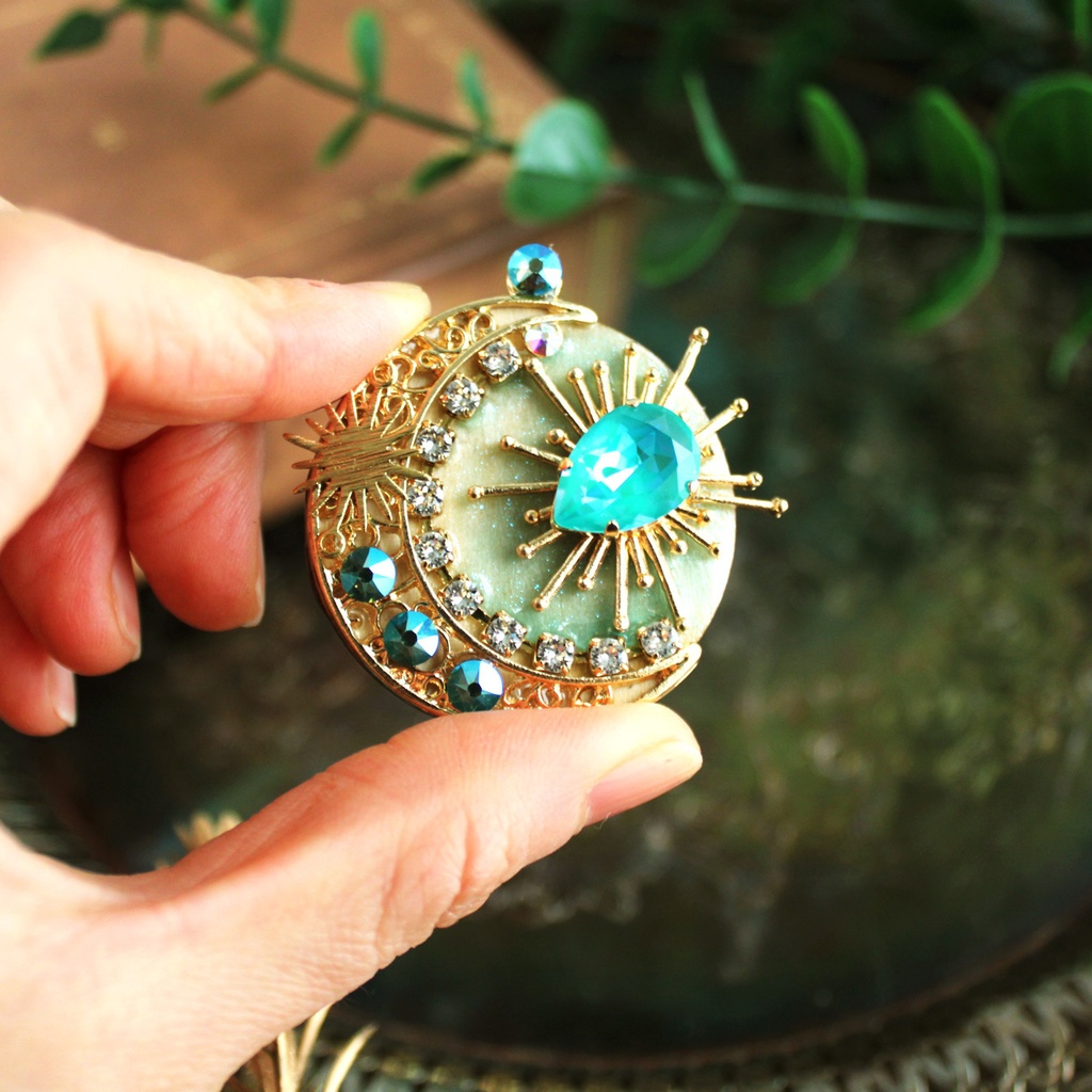 1点もの 燦耀のブローチ(金)【高級クリスタル使用】三日月 星 天体