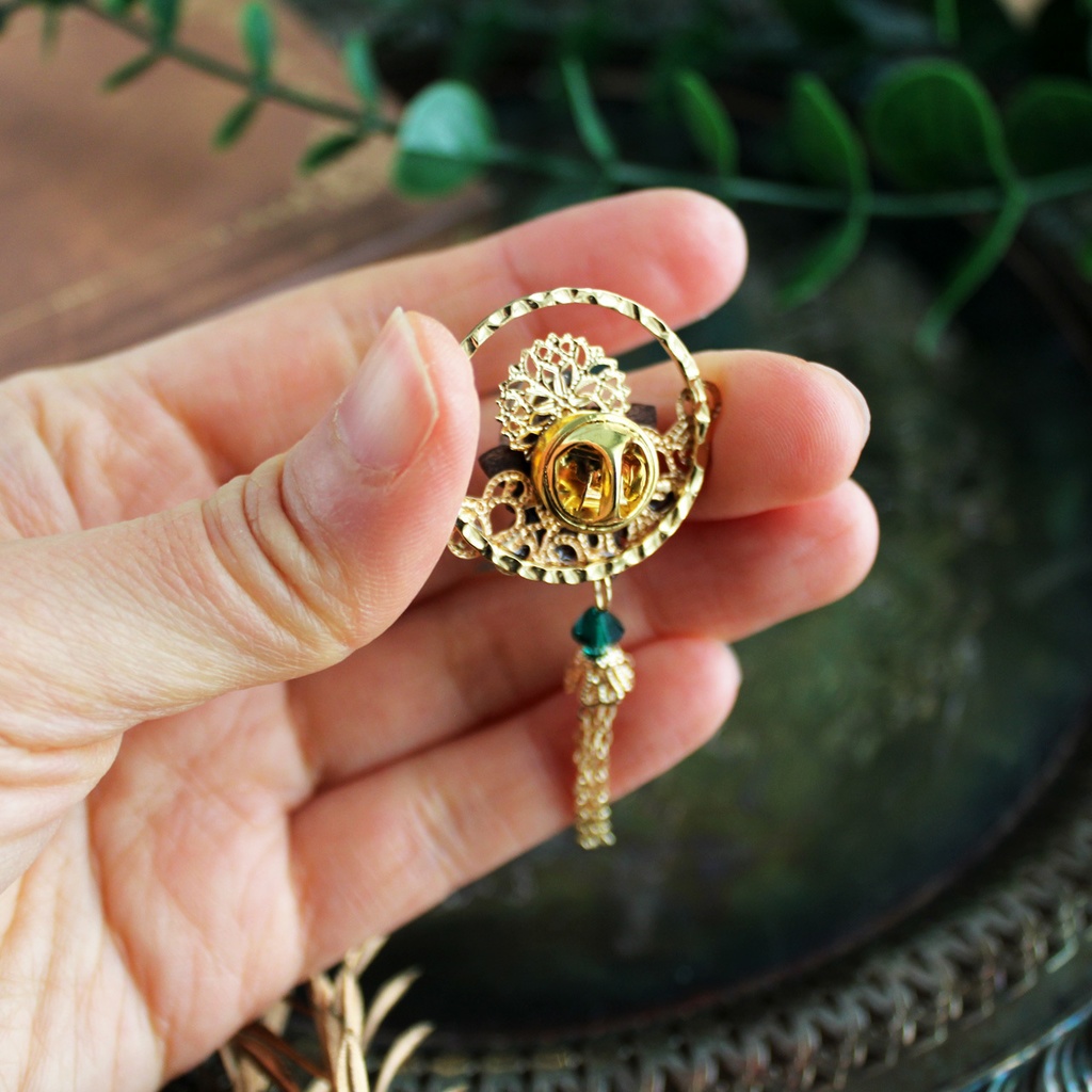 胸元や帽子のアクセントやストール留めに♪氷華の雫ピンブローチ(全8色)【高級クリスタル使用】