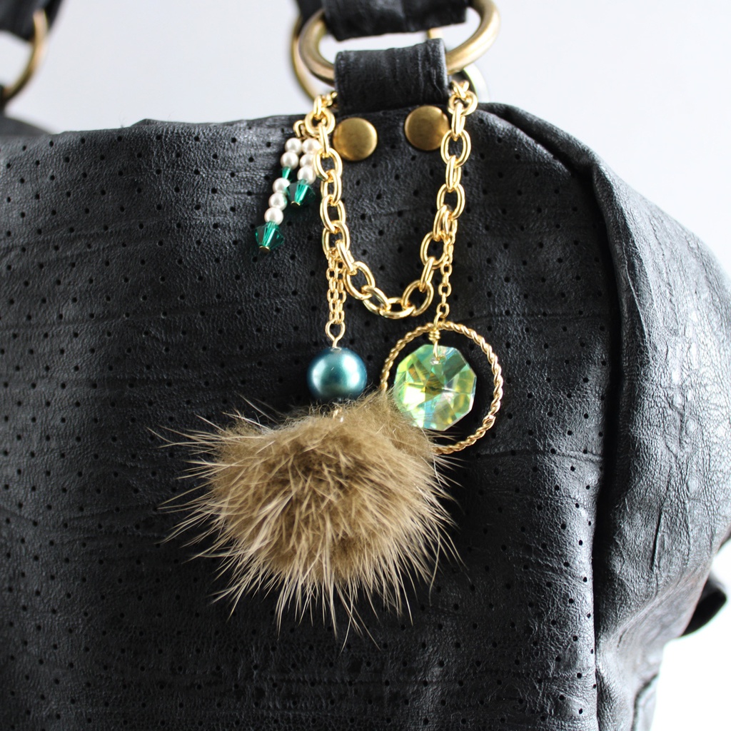 ふわふわ☆ミンクファーとオーロラクリスタルのバッグチャーム ☆全3色(高品質クリスタル使用)