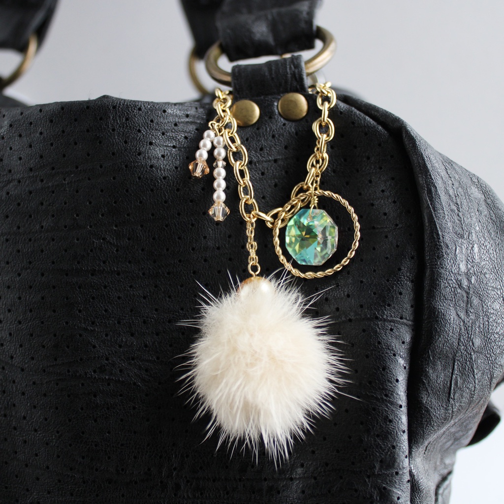 ふわふわ☆ミンクファーとオーロラクリスタルのバッグチャーム ☆全3色(高品質クリスタル使用)